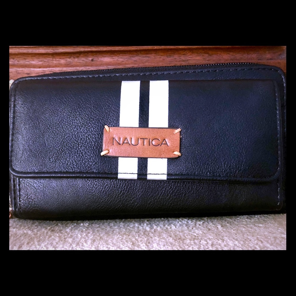 Multi-pocket Nautica wallet